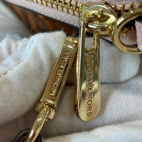 (MT189) NWOT Michael Kors Hayes Multifunction Studded Phone Case/Wallet - Picture 9 of 11